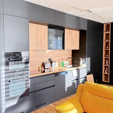 Elegancy, Technology And Private Garden In Downtown Apartamento