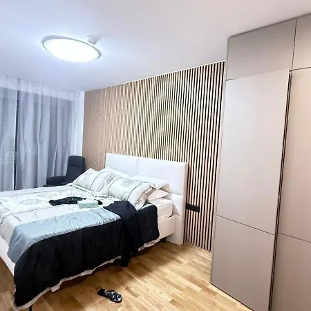 Elegancy, Technology And Private Garden In Downtown