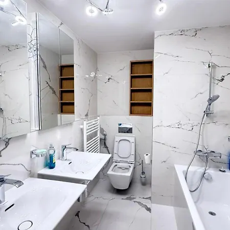 Elegancy, Technology And Private Garden In Downtown