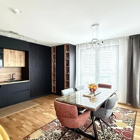 Elegancy, Technology And Private Garden In Downtown Apartamento Bratislava