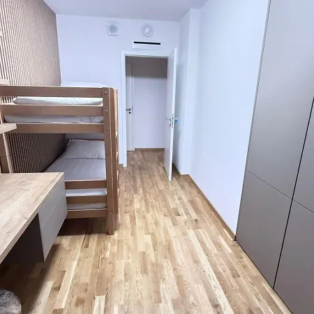 Elegancy, Technology And Private Garden In Downtown Apartamento